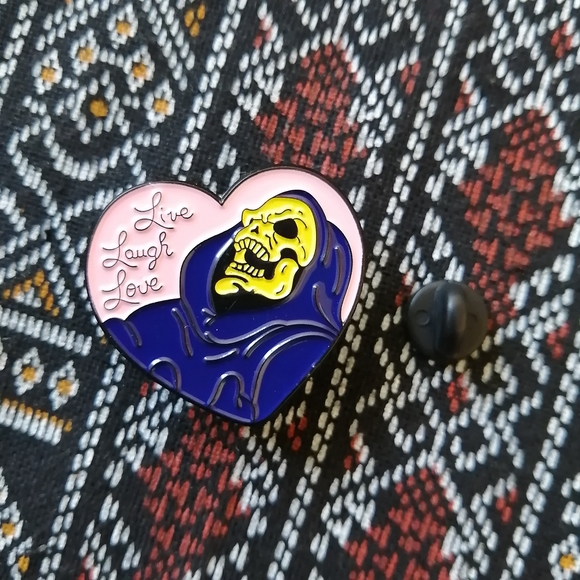 📍2/20$ Skeletor Enamel Pin NWOT - Picture 3 of 6